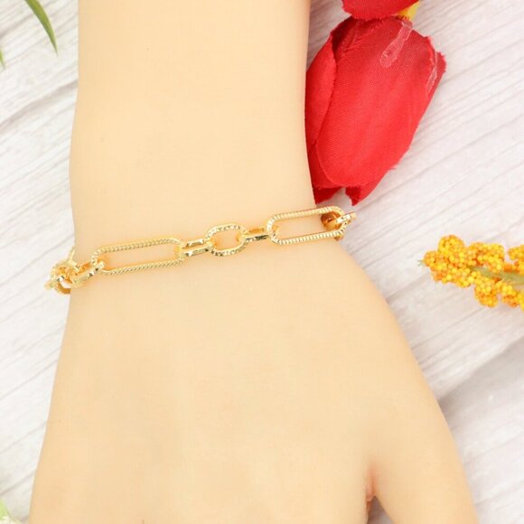 "Trendy Handmade Bracelet – A Thoughtful Gift for Girls & Women | UNVRC1500 - Picture 9 of 10